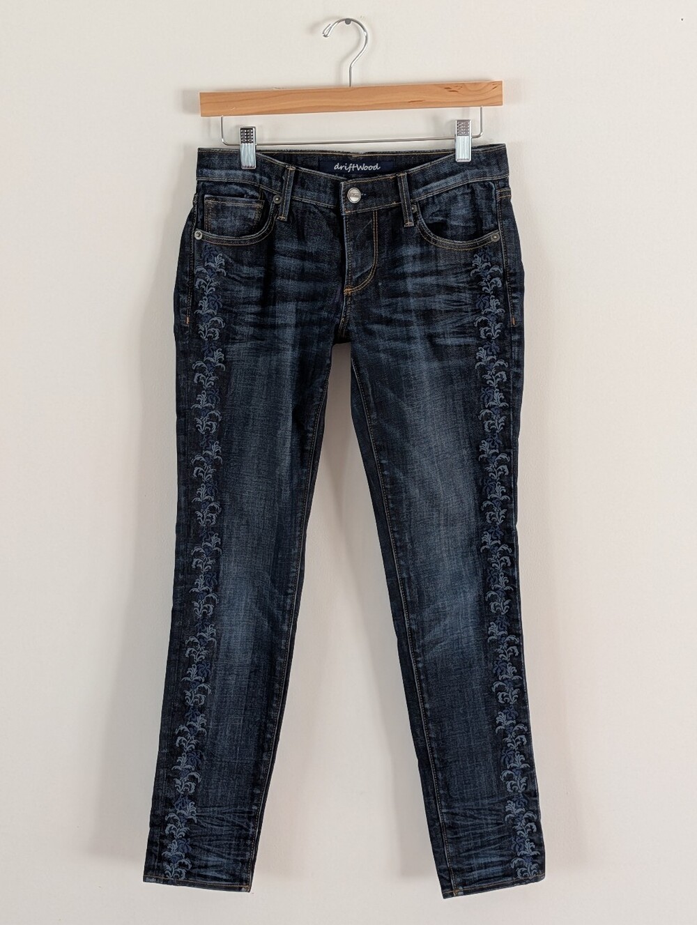 Driftwood Floral Embroidered Dark Wash Jeans Size 26